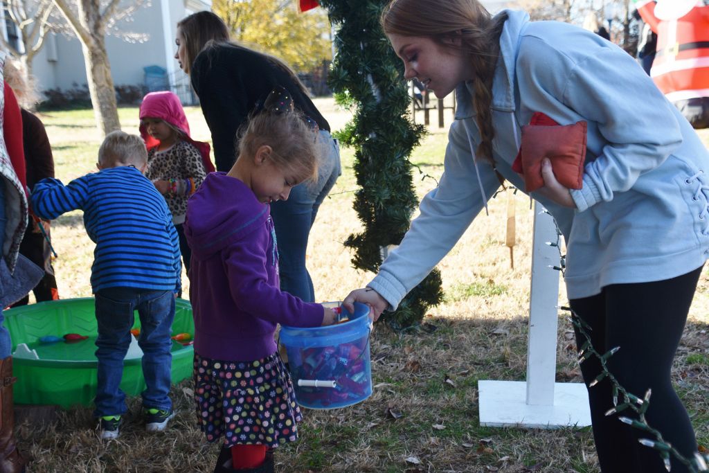 tree lighting 11-2019 021 (1024x683).jpg